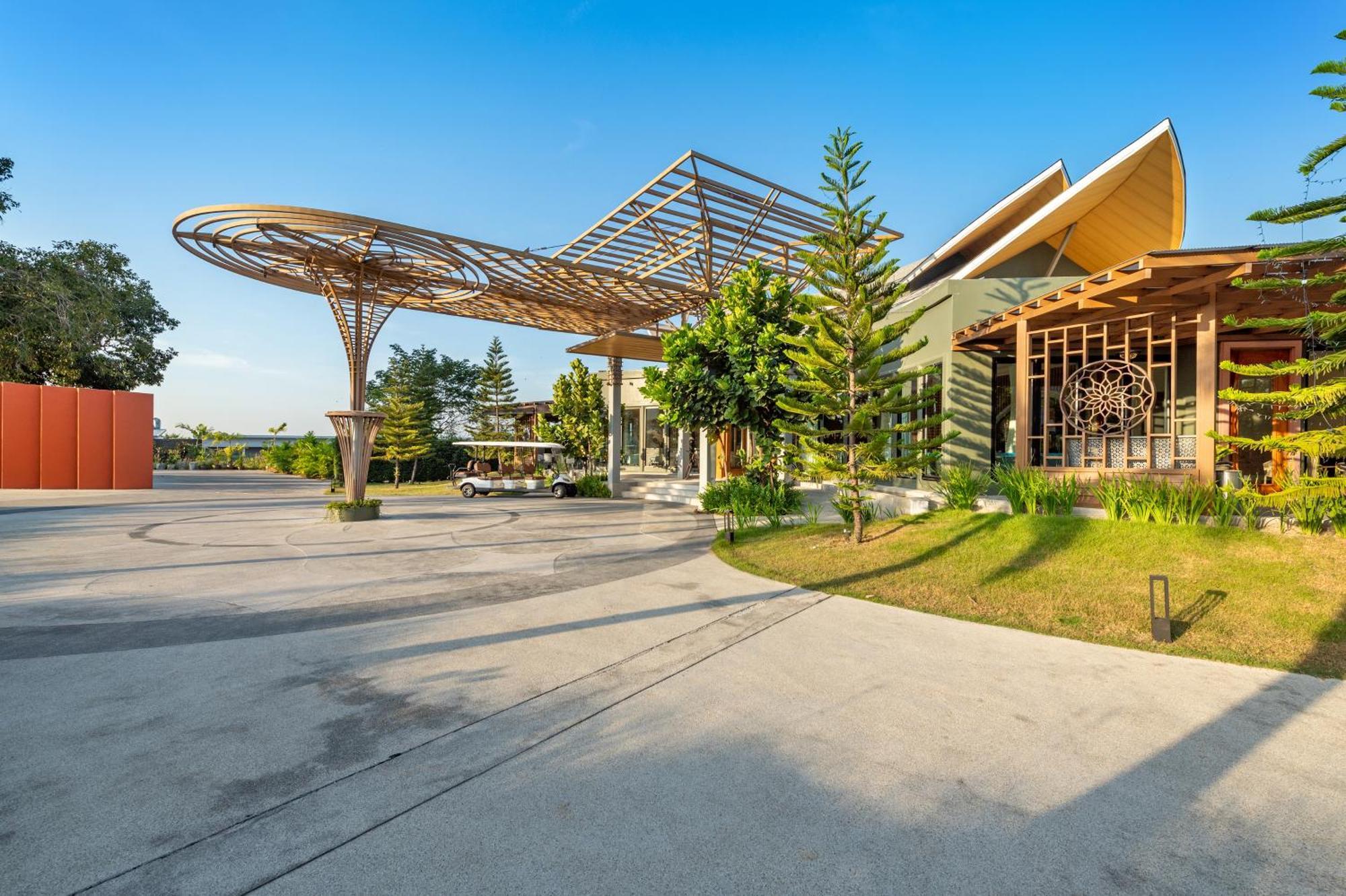 Phukalini Luxury Pool & Onsen Hua Hin