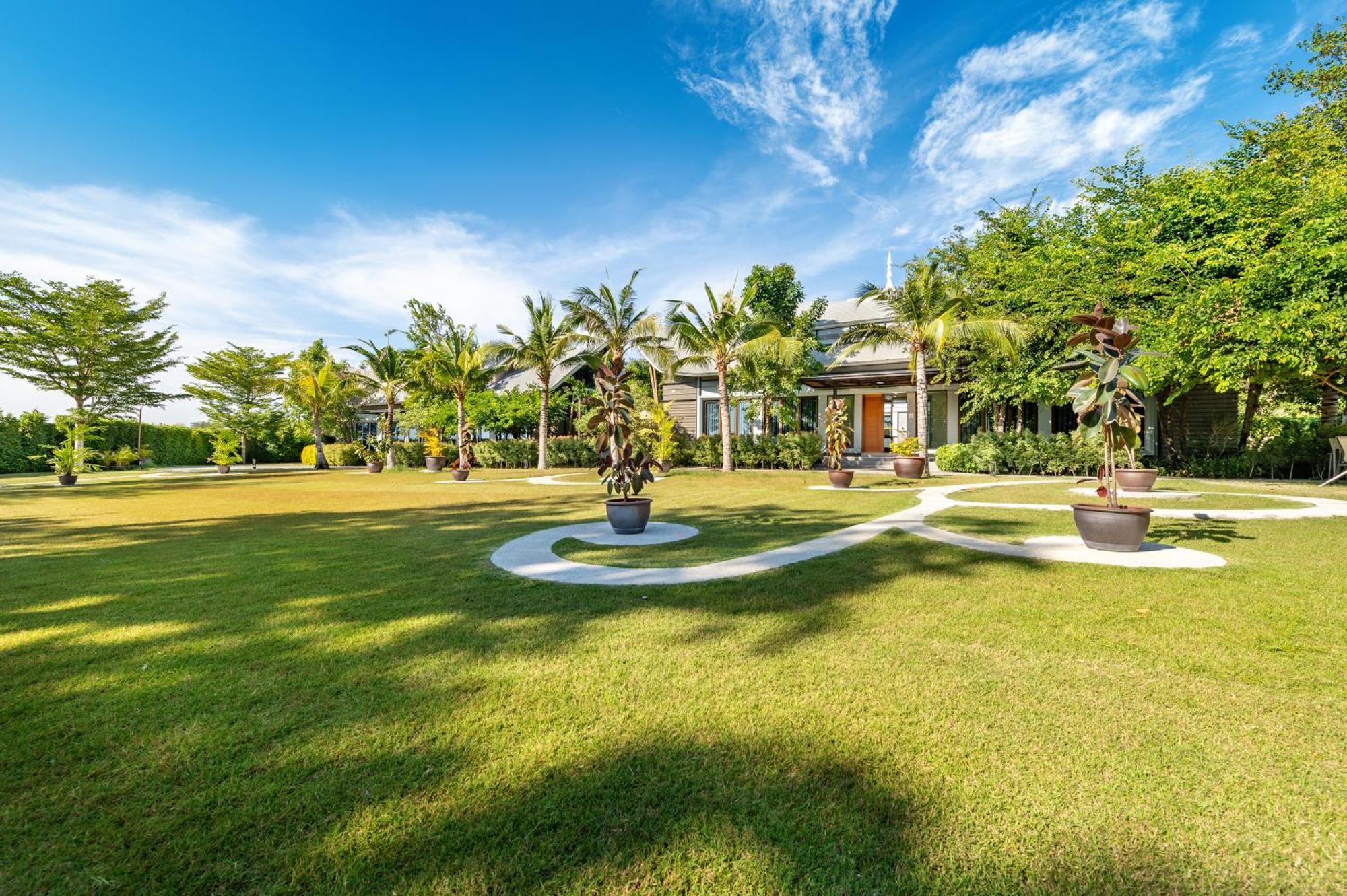 Phukalini Luxury Pool & Onsen Hotel
