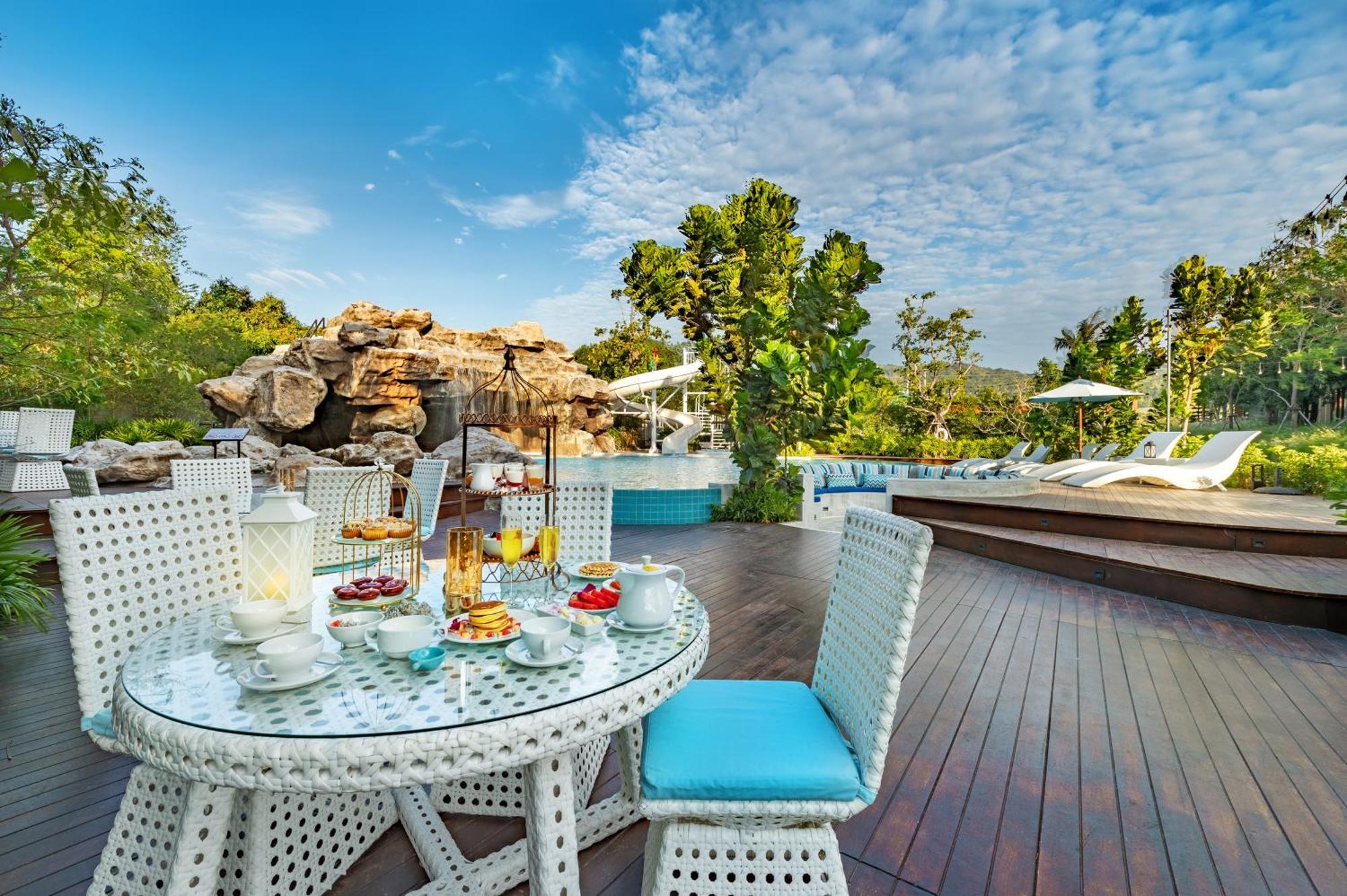 Hotel Phukalini Luxury Pool & Onsen 4*