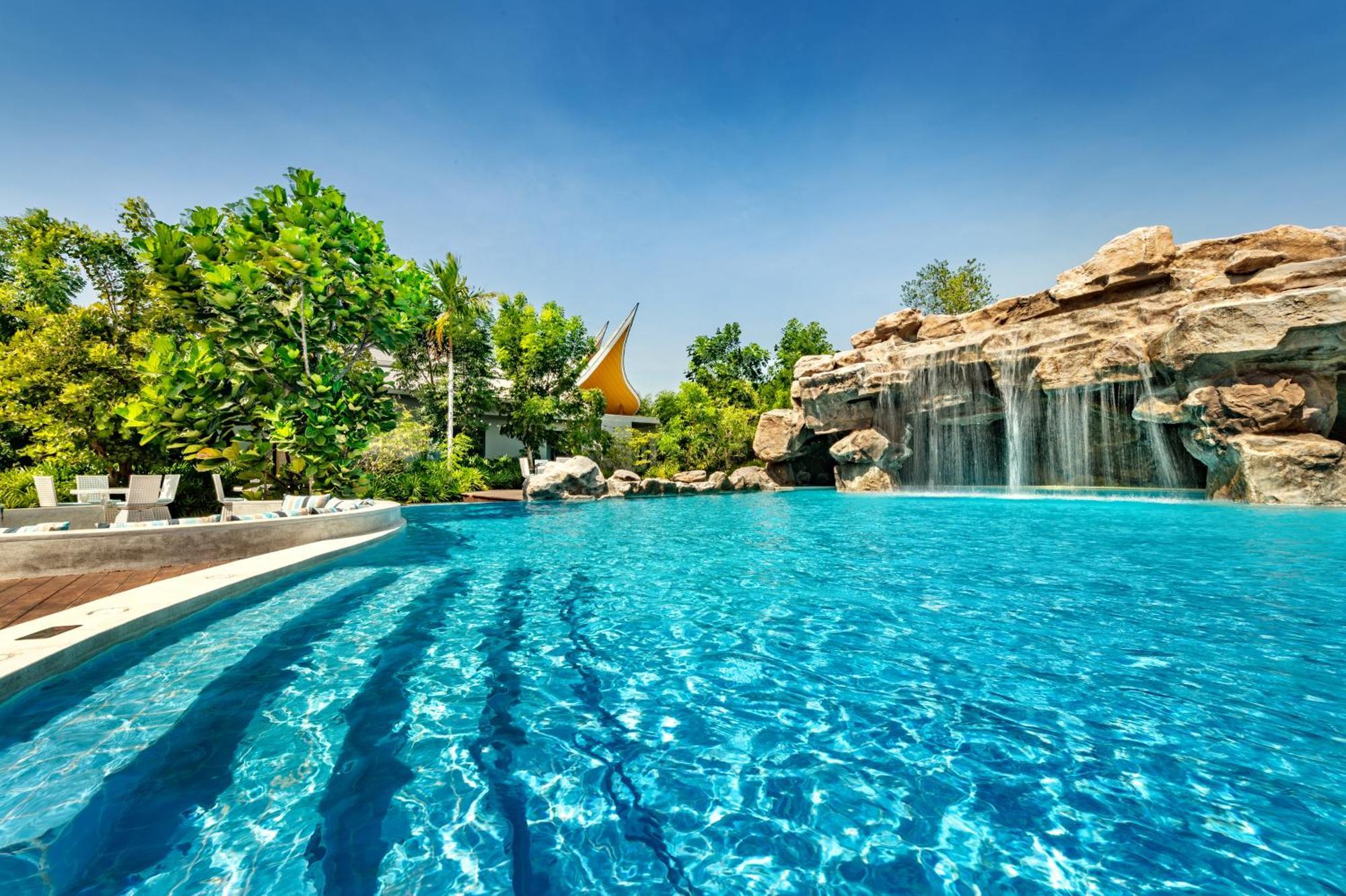 Phukalini Luxury Pool & Onsen Hotel