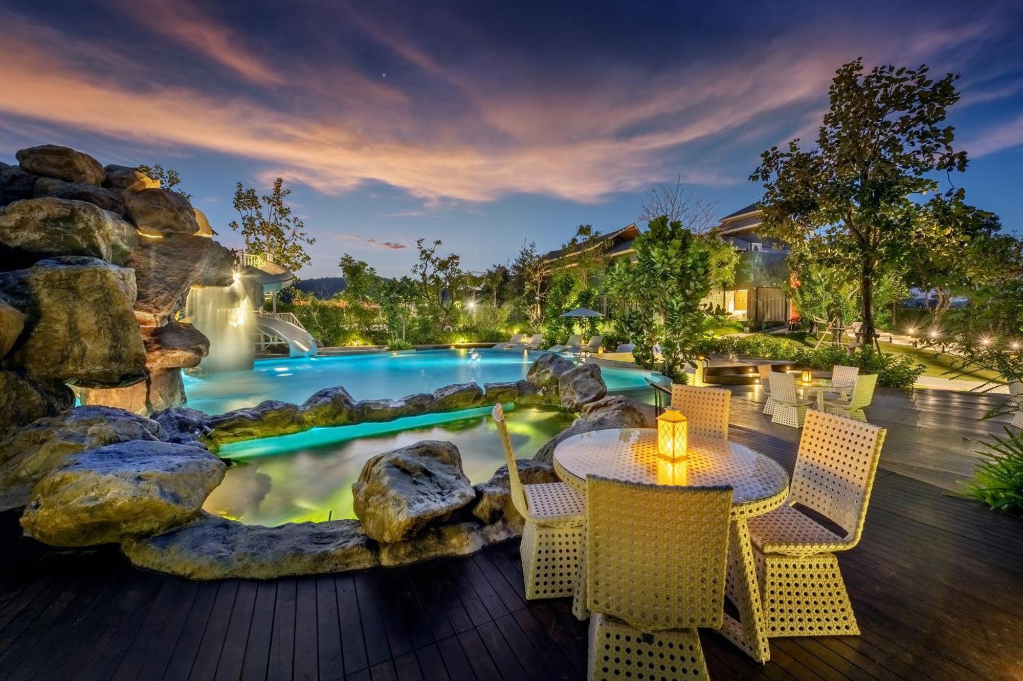 Hotel Phukalini Luxury Pool & Onsen 4*