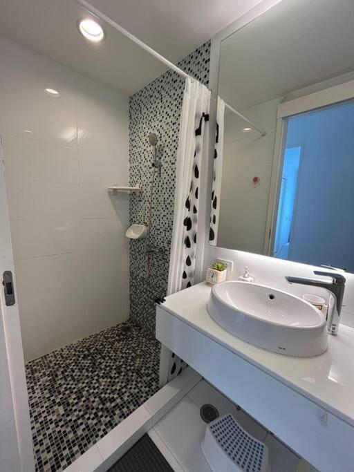 Bliss Seaside 2 Bedrooms Apartment *