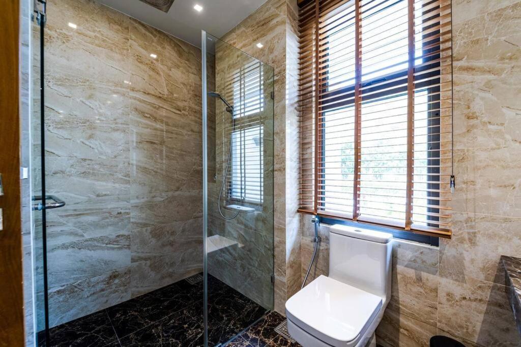 Biệt thự Luxury Mansion On Golf Course Bmg5