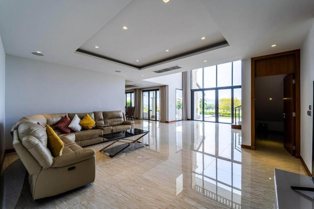 Luxury Mansion On Golf Course Bmg5 Hua Hin