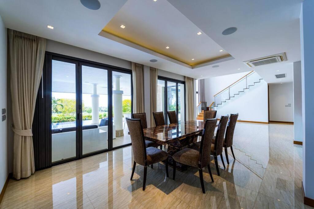 Luxury Mansion On Golf Course Bmg5