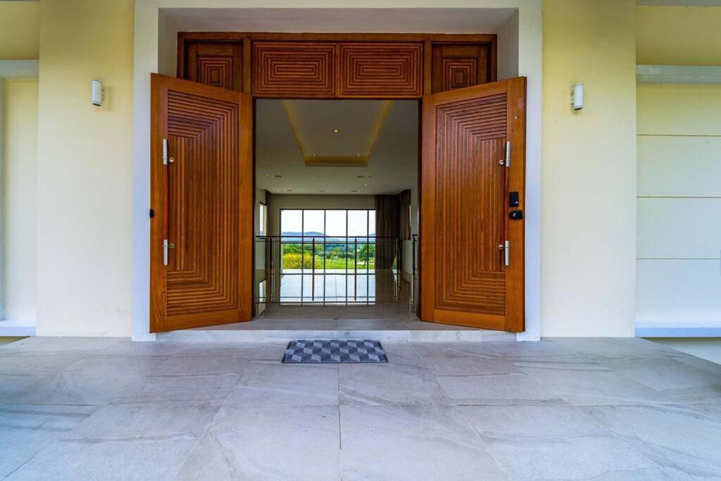 Biệt thự Luxury Mansion On Golf Course Bmg5 Hua Hin