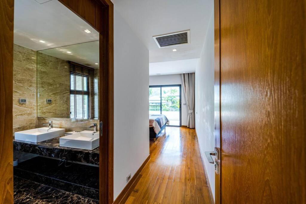 Biệt thự Luxury Mansion On Golf Course Bmg5