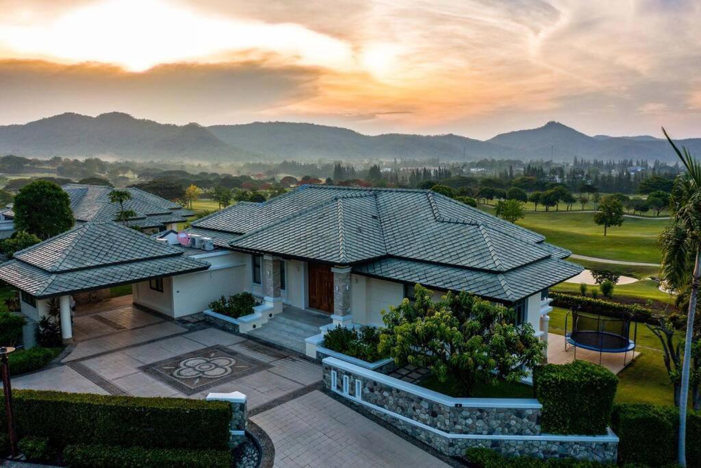 Luxury Mansion On Golf Course Bmg5 Biệt thự Hua Hin