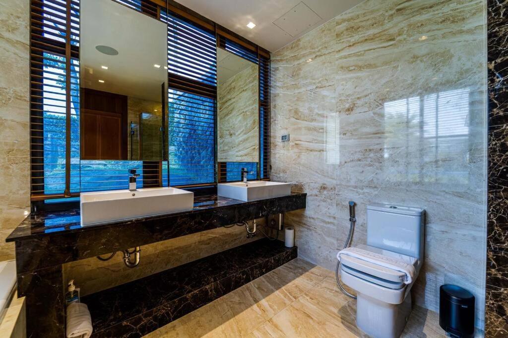 Luxury Mansion On Golf Course Bmg5 Hua Hin