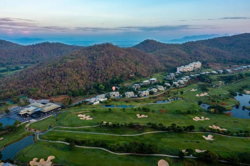 Luxury Mansion On Golf Course Bmg5 Biệt thự *