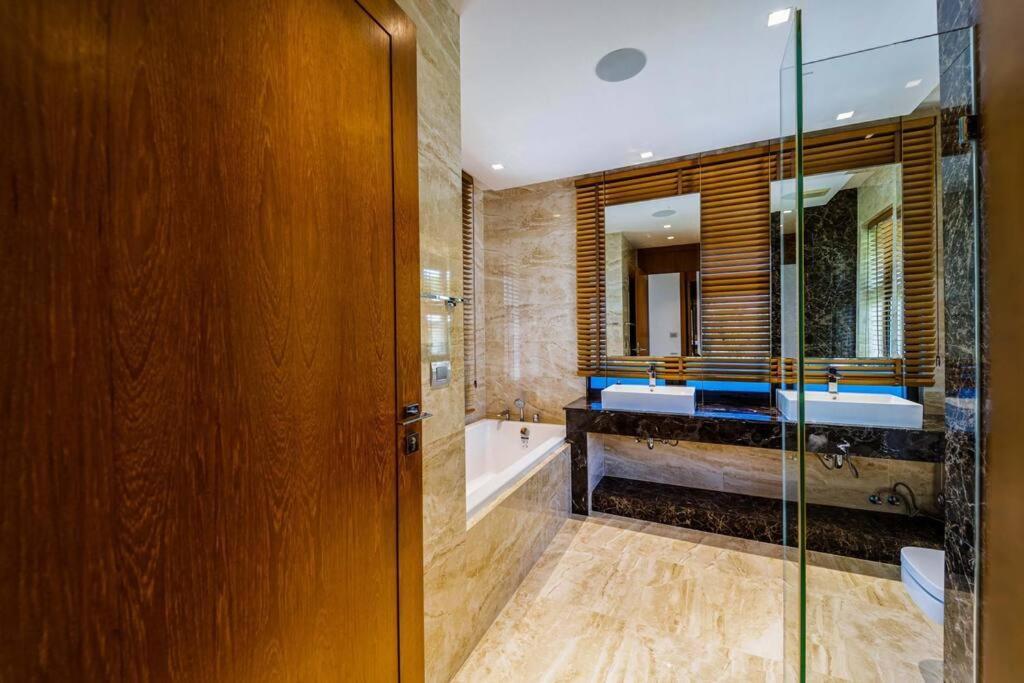 Luxury Mansion On Golf Course Bmg5 Biệt thự
