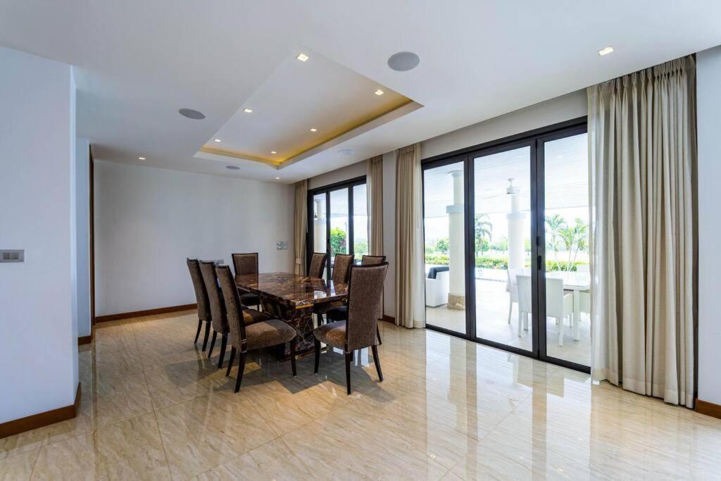 Biệt thự Luxury Mansion On Golf Course Bmg5