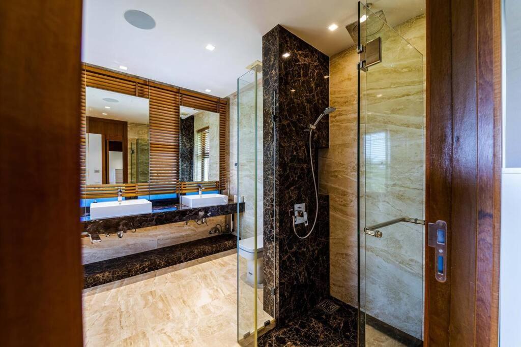 Luxury Mansion On Golf Course Bmg5 *