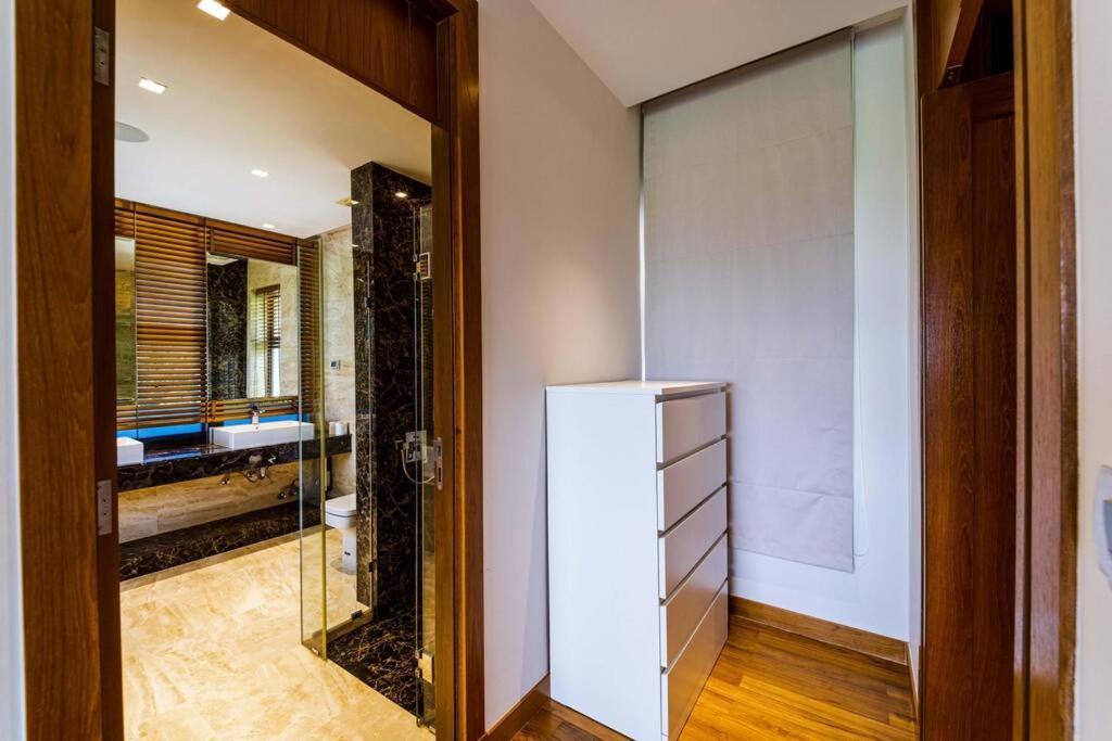 Luxury Mansion On Golf Course Bmg5