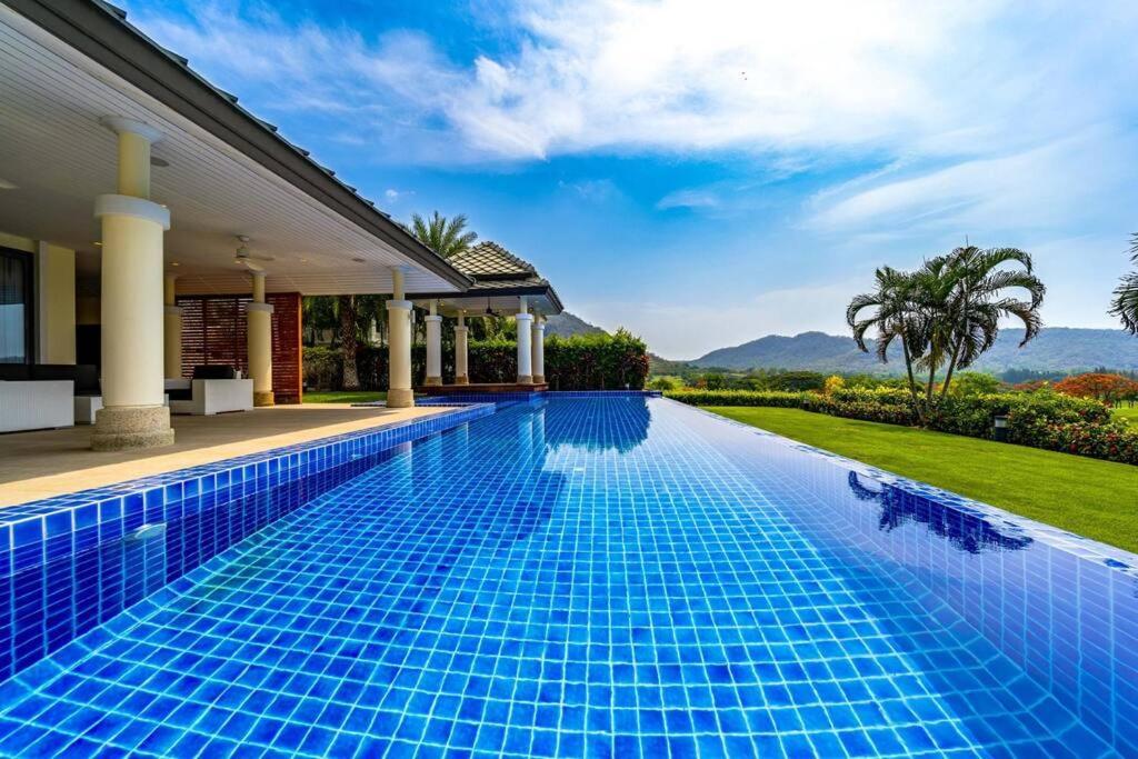 Luxury Mansion On Golf Course Bmg5 Biệt thự *