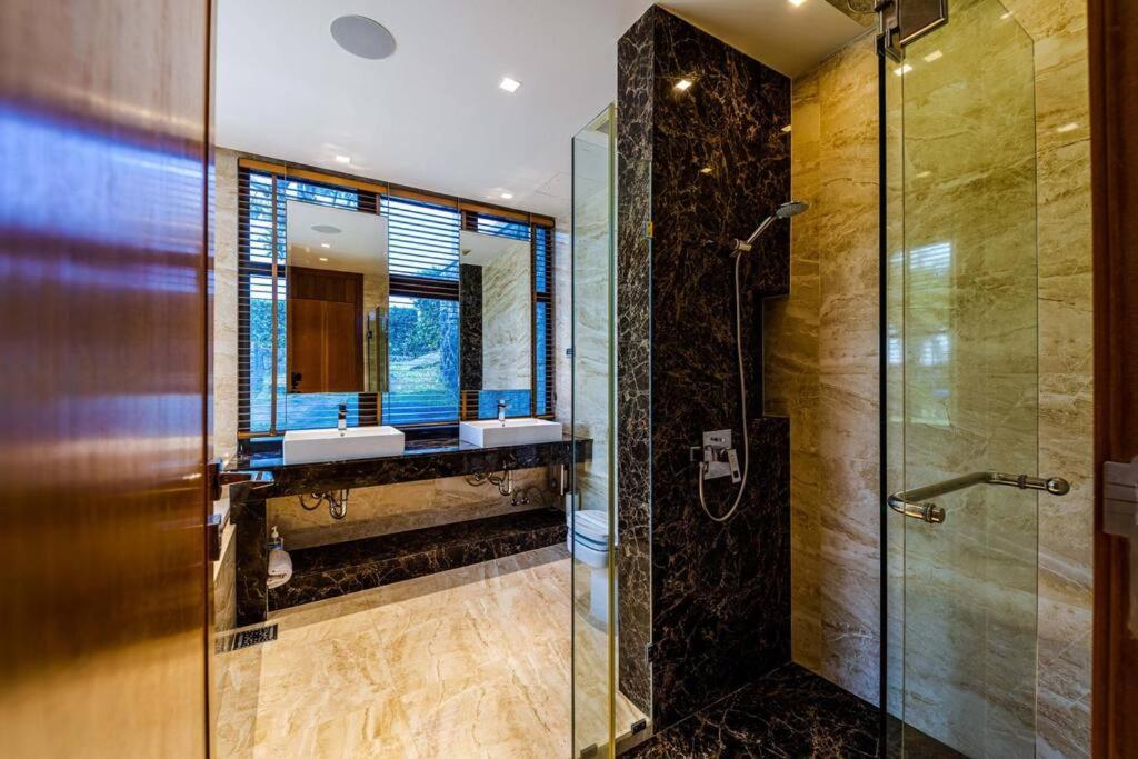 Biệt thự Luxury Mansion On Golf Course Bmg5 *