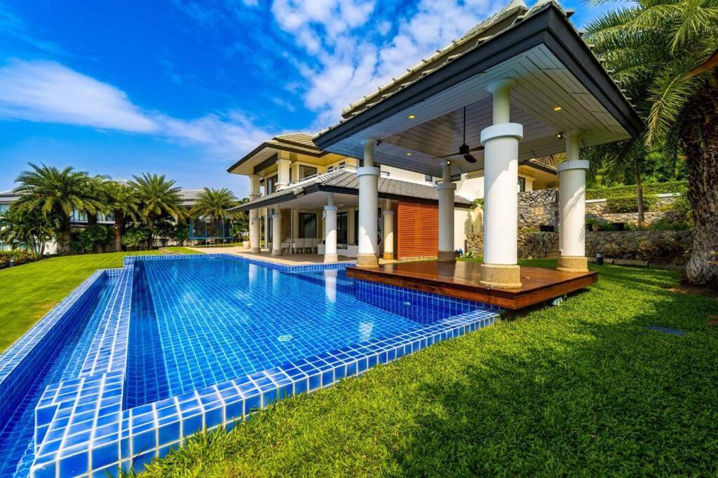 Luxury Mansion On Golf Course Bmg5