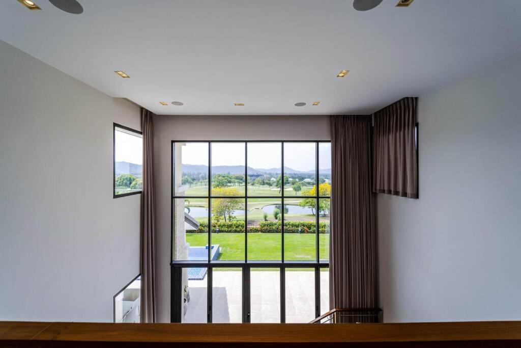 Biệt thự Luxury Mansion On Golf Course Bmg5 Hua Hin