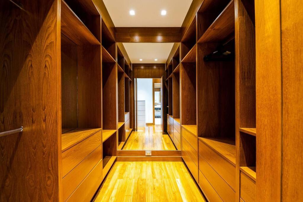 Biệt thự Luxury Mansion On Golf Course Bmg5