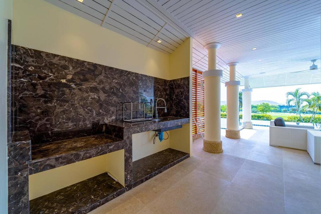 Biệt thự Luxury Mansion On Golf Course Bmg5 *