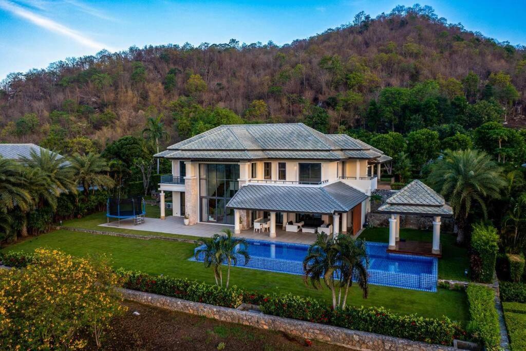 Luxury Mansion On Golf Course Bmg5 Biệt thự Hua Hin