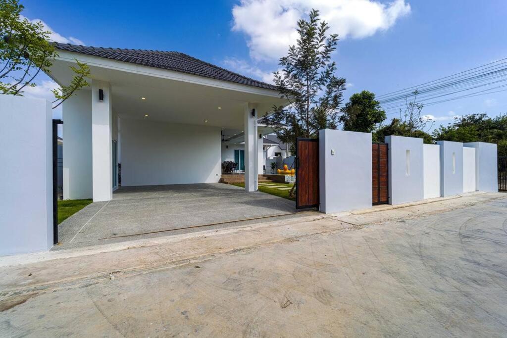 Private Modern 3 Bedroom Pool Villa! Av1 *