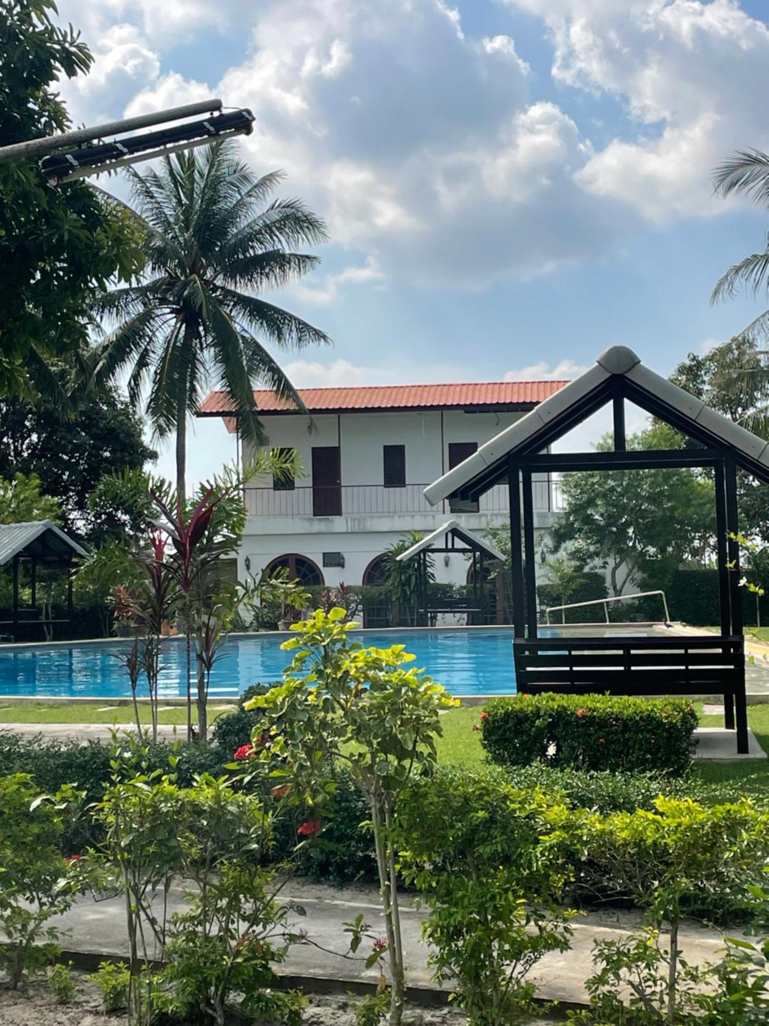 Charming Asian Style House Close To Black Mountain Golf Club Vakantiehuis