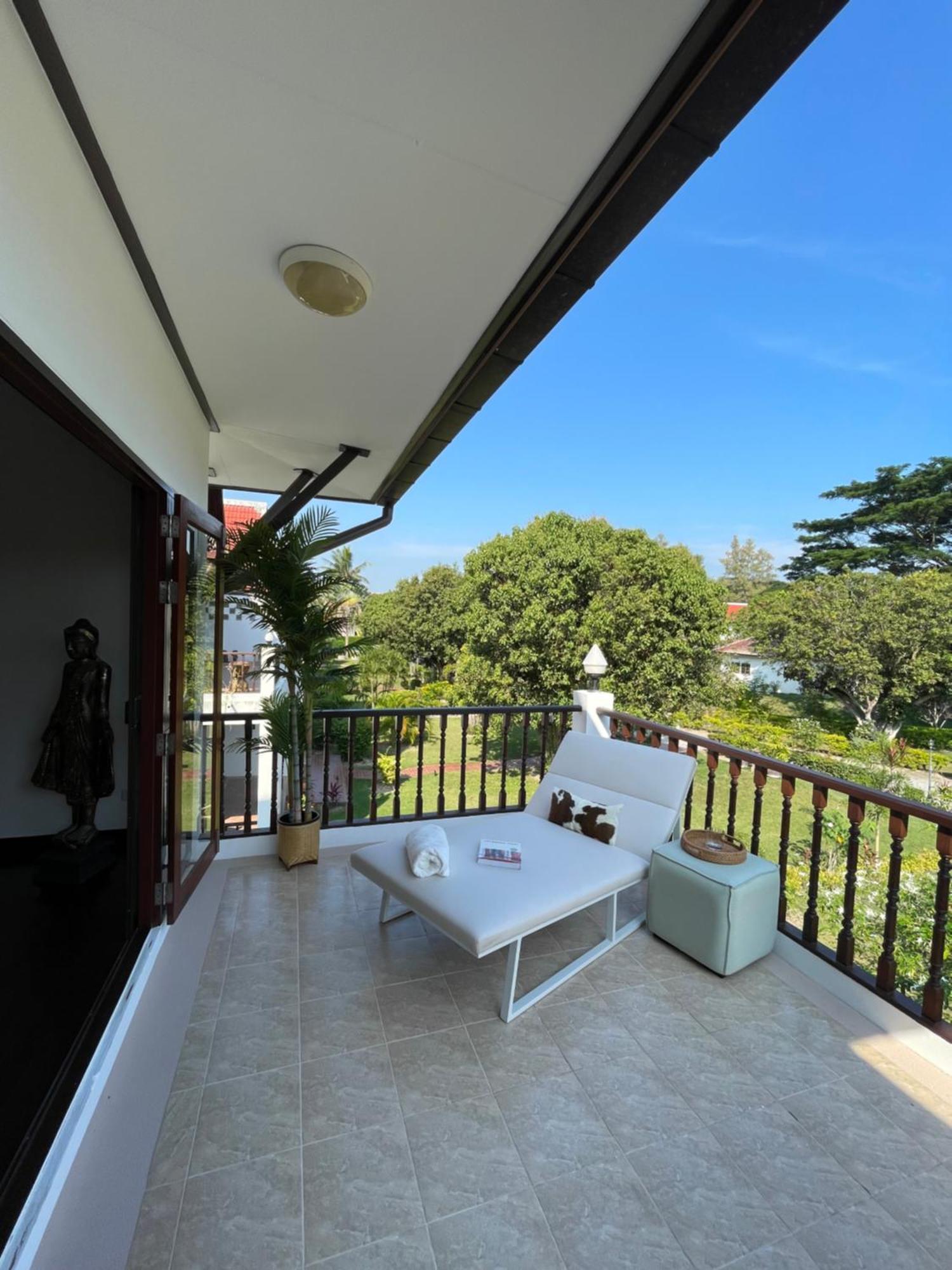 Charming Asian Style House Close To Black Mountain Golf Club HHQ