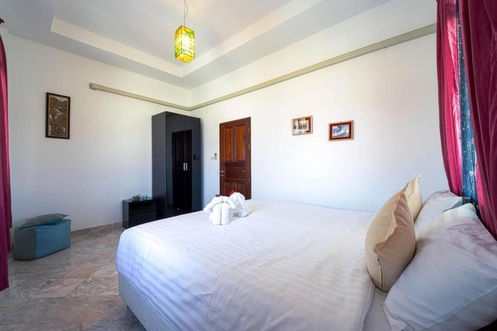 Luxurious 5-bedroom Private Pool Villa! Pv6 *