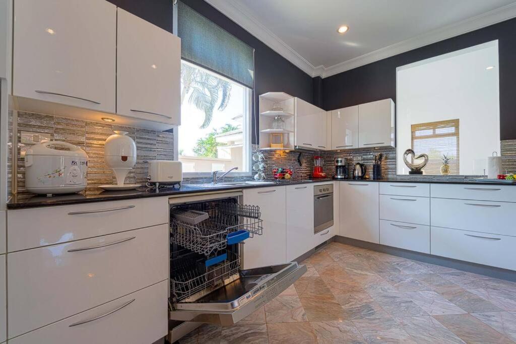 Pousada Luxurious 5-bedroom Private Pool Villa! Pv6 *