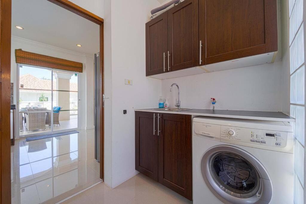 Luxurious 5-bedroom Private Pool Villa! Pv5 *