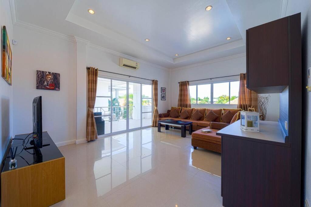 Villa Luxurious 5-bedroom Private Pool Villa! Pv5 Hua Hin