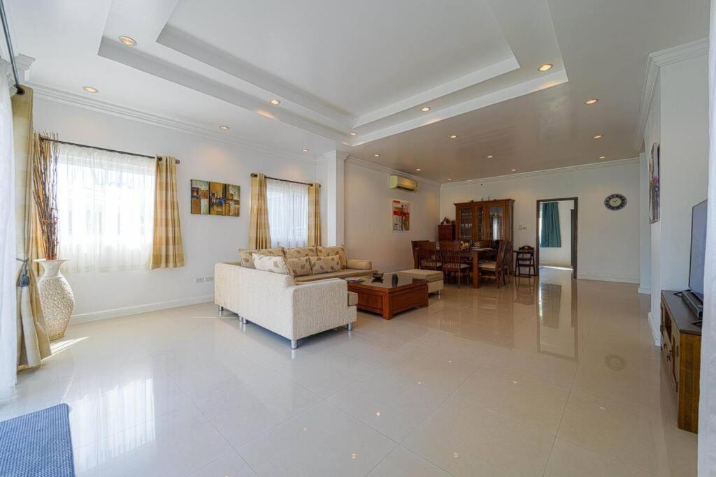 Villa Luxurious 5-bedroom Private Pool Villa! Pv5 *