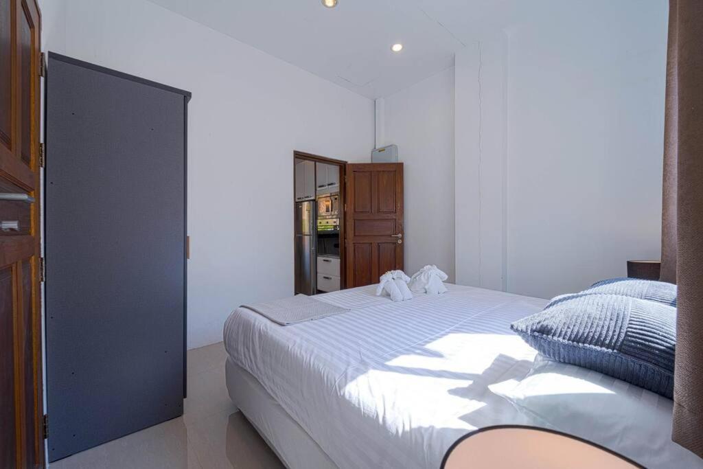 Villa Luxurious 5-bedroom Private Pool Villa! Pv5 *