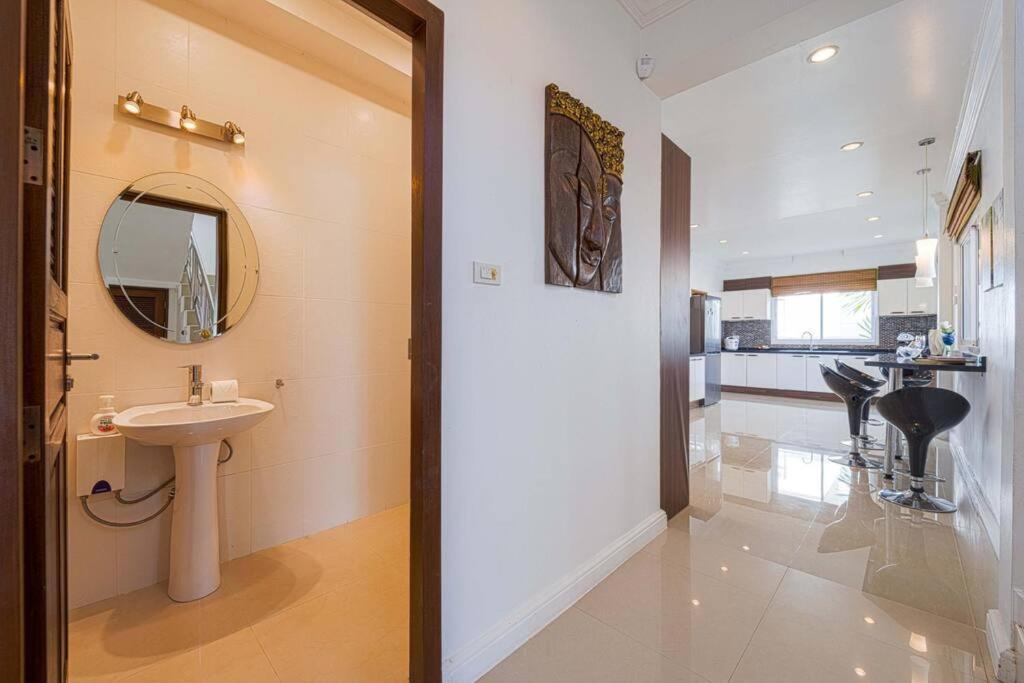 Villa Luxurious 5-bedroom Private Pool Villa! Pv5 Hua Hin