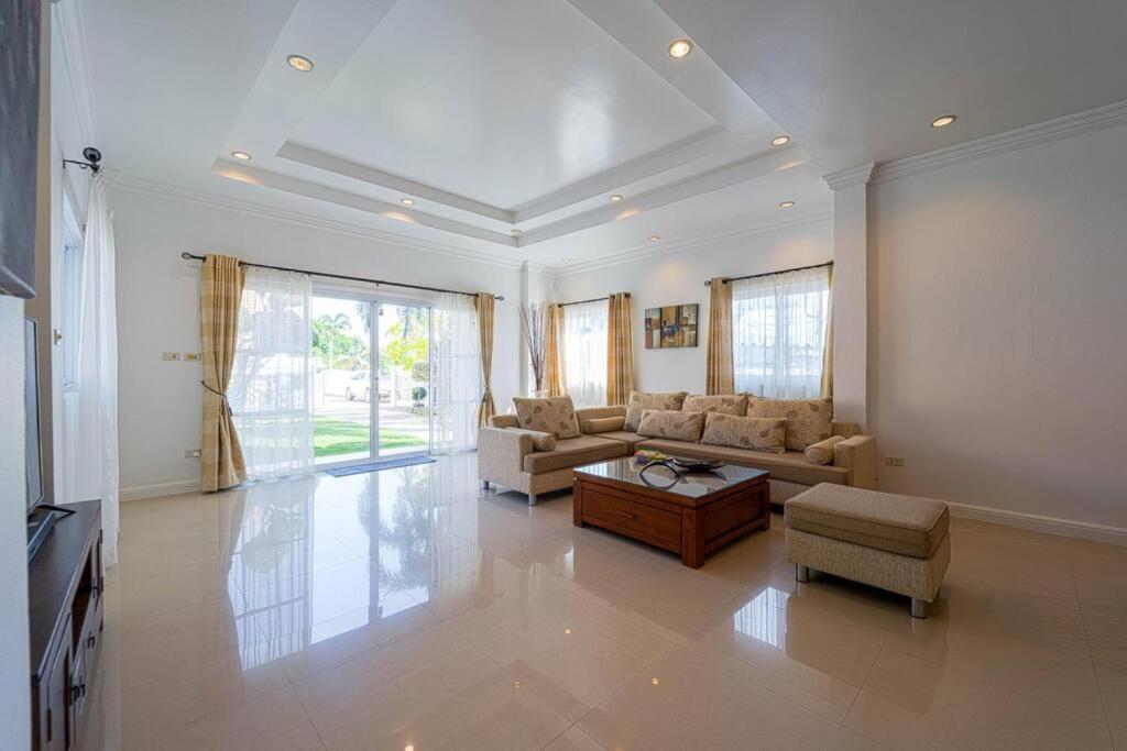 Villa Luxurious 5-bedroom Private Pool Villa! Pv5