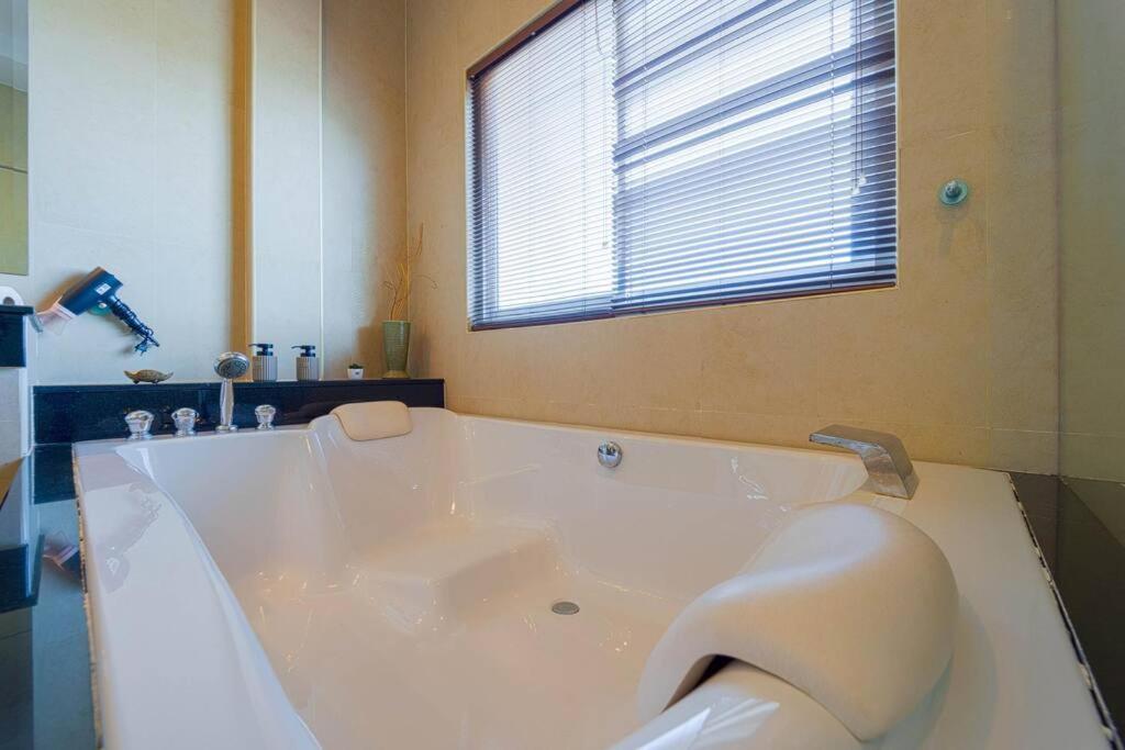 Luxurious 5-bedroom Private Pool Villa! Pv5 *