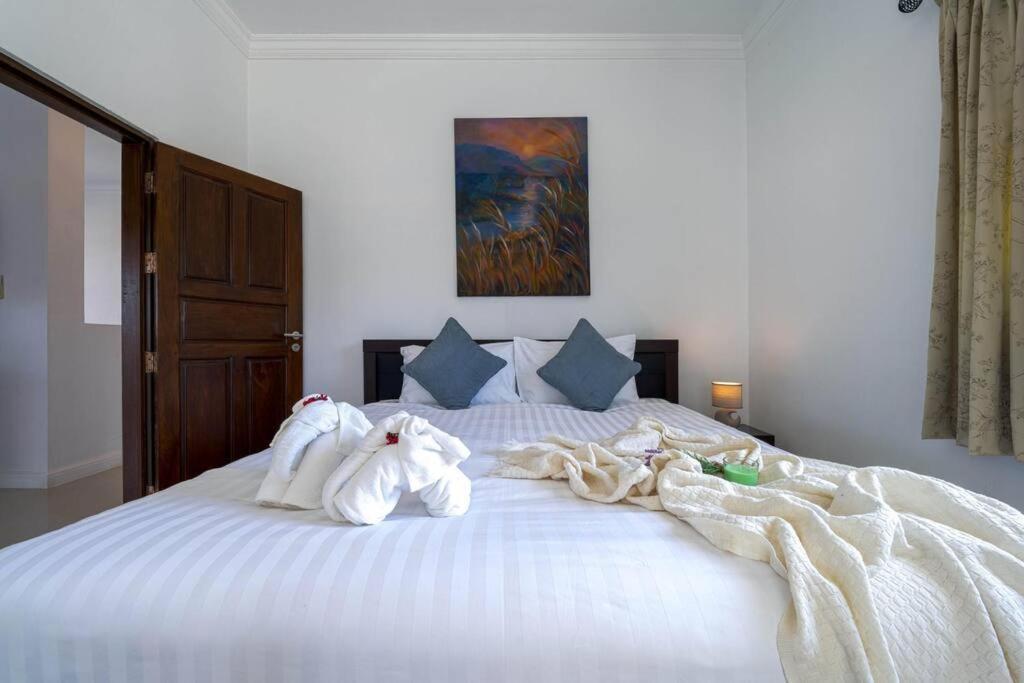 Villa Luxurious 5-bedroom Private Pool Villa! Pv5 *