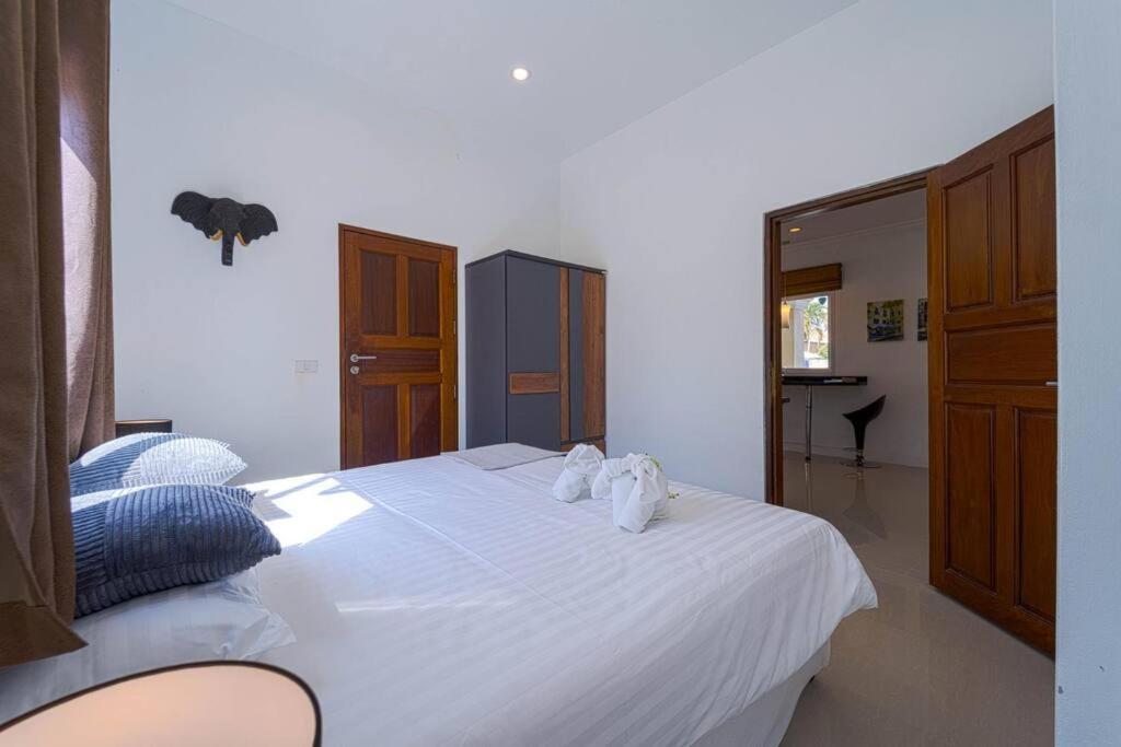 Villa Luxurious 5-bedroom Private Pool Villa! Pv5 *