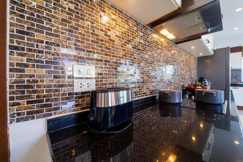 Villa Luxurious 5-bedroom Private Pool Villa! Pv5 Hua Hin