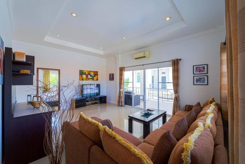 Villa Luxurious 5-bedroom Private Pool Villa! Pv5 *