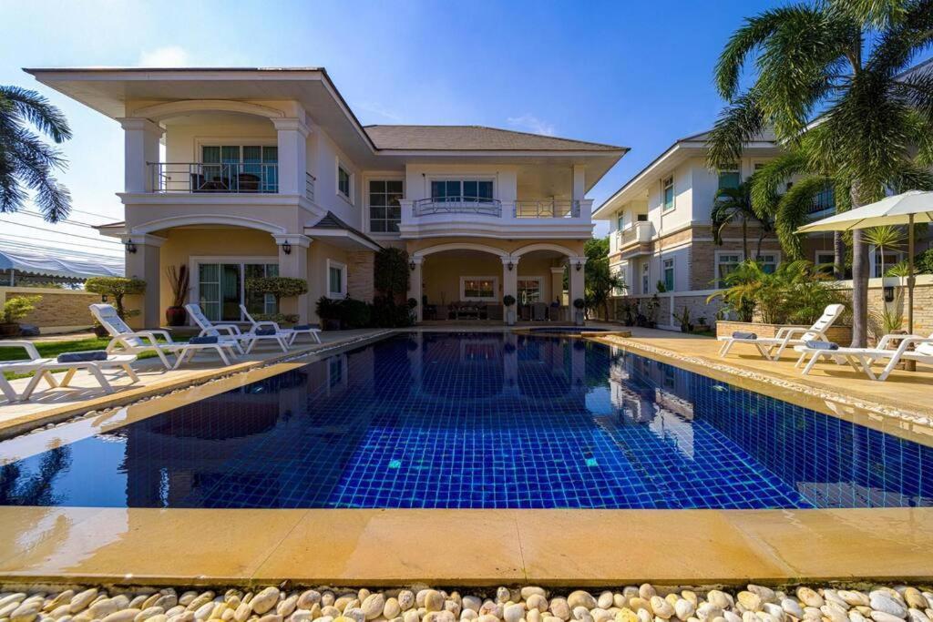 Villa Luxurious 5-bedroom Private Pool Villa! Pv5