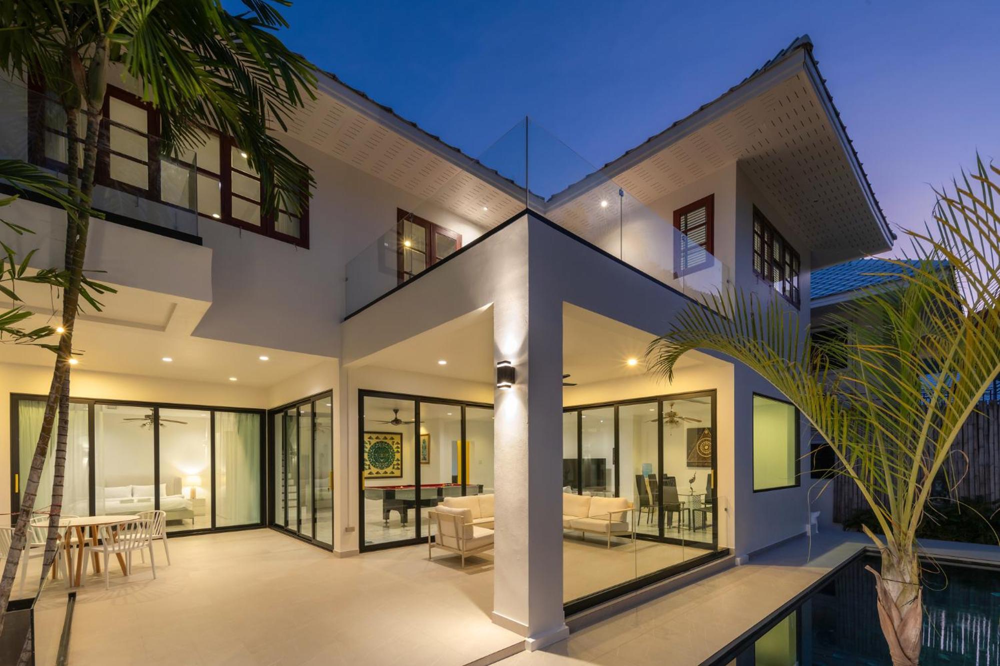 Stunning With Pool And Tropical Garden *