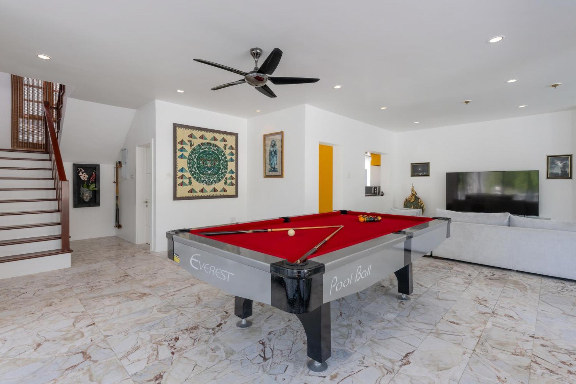 Villa Stunning With Pool And Tropical Garden