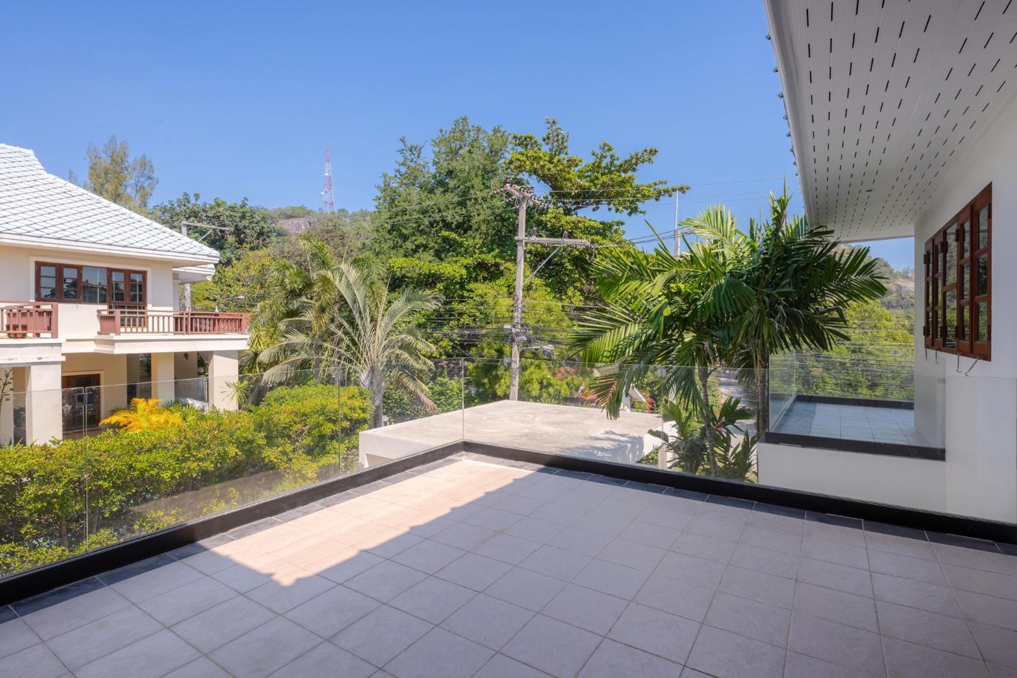 Stunning With Pool And Tropical Garden Villa *