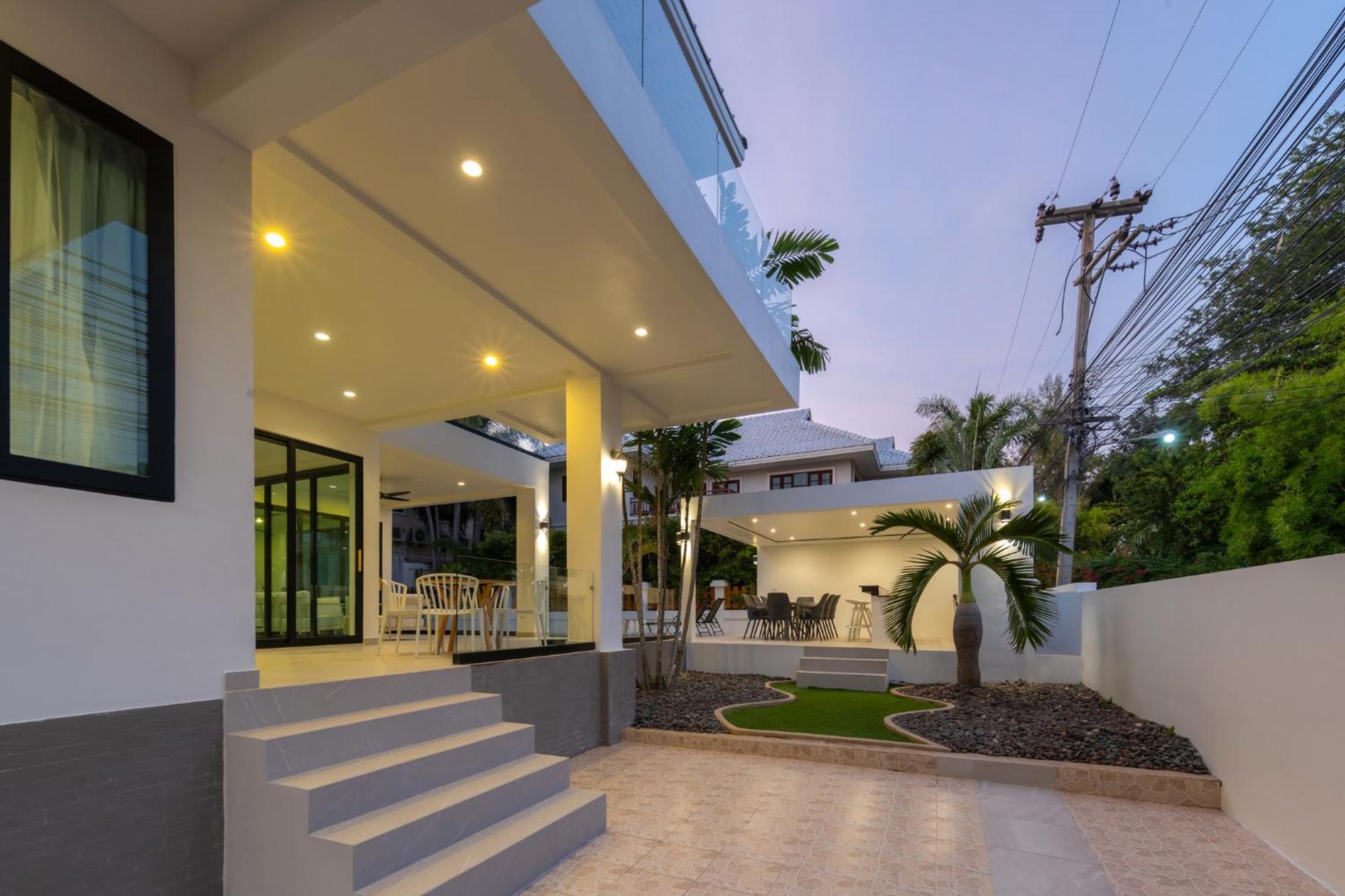 Stunning With Pool And Tropical Garden HHQ