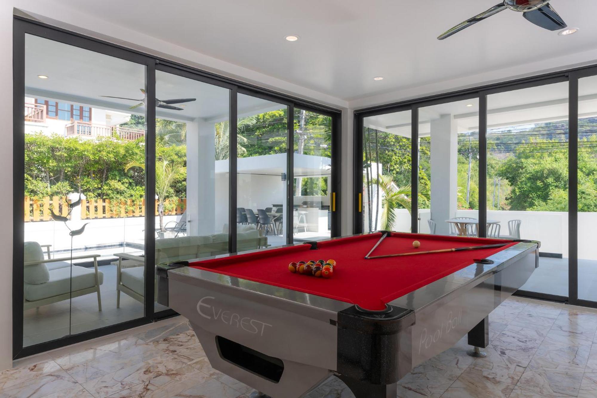 Stunning With Pool And Tropical Garden *