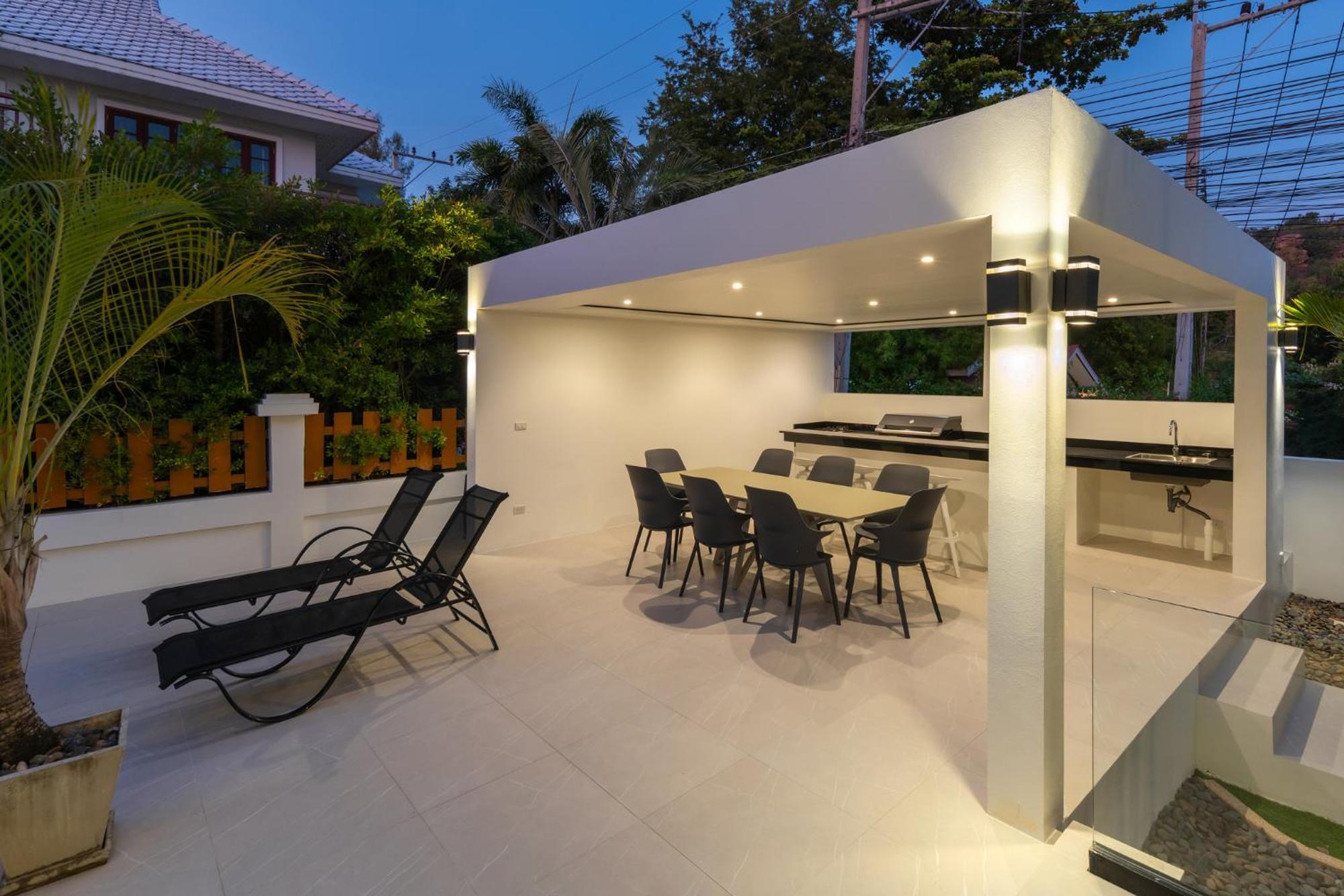 Stunning With Pool And Tropical Garden Villa *