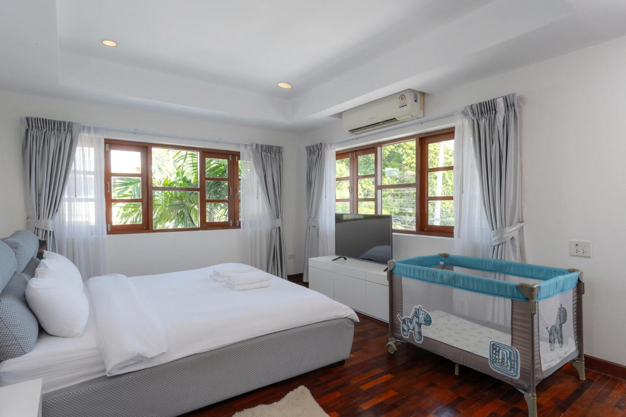 Stunning With Pool And Tropical Garden Villa HHQ