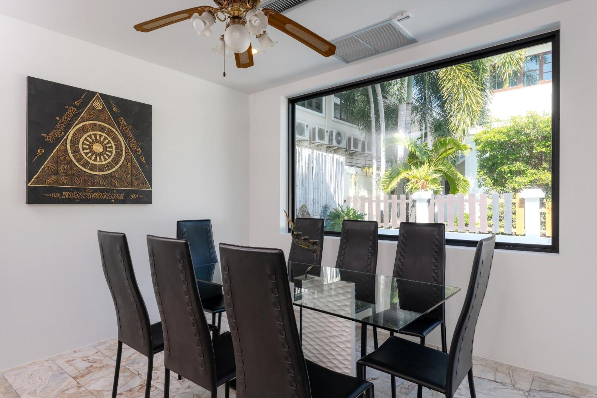 Villa Stunning With Pool And Tropical Garden *